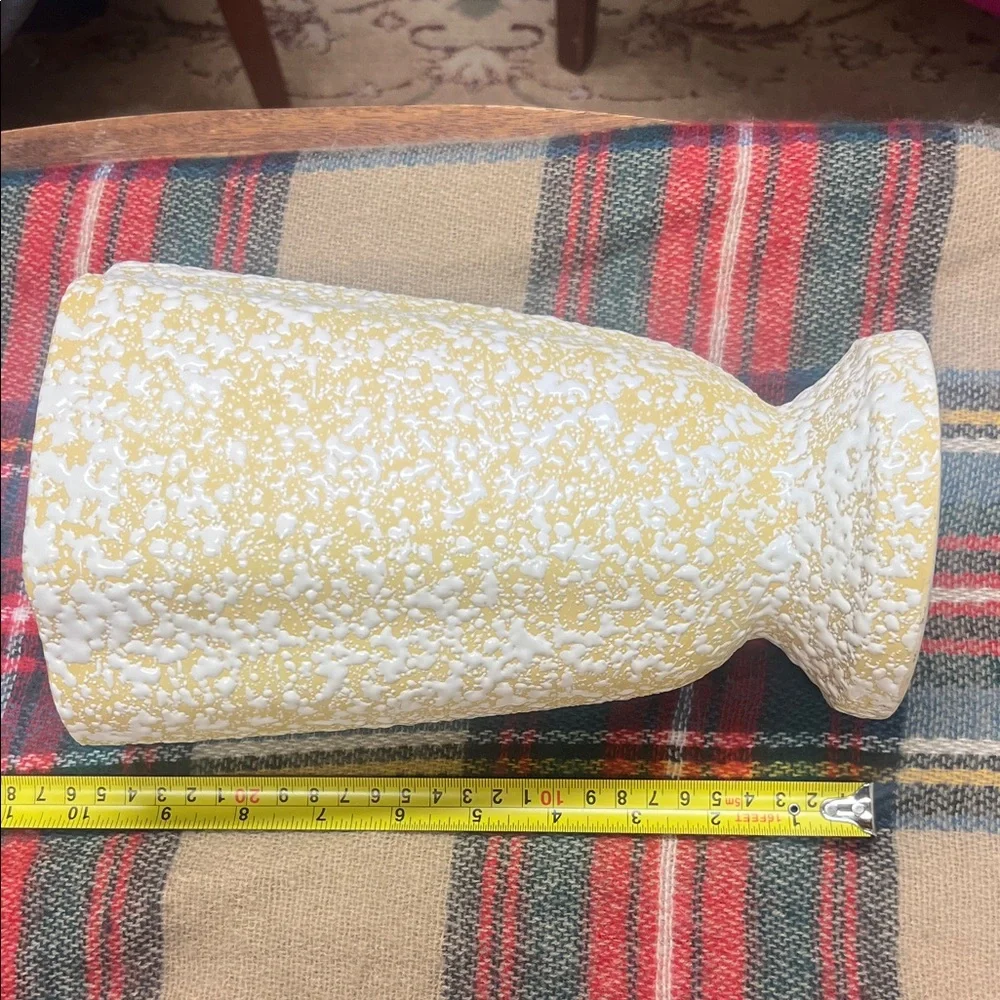 VTG MCM Textured Popcorn/Splatter Vase in White and Yellow - Picture 6 of 8
